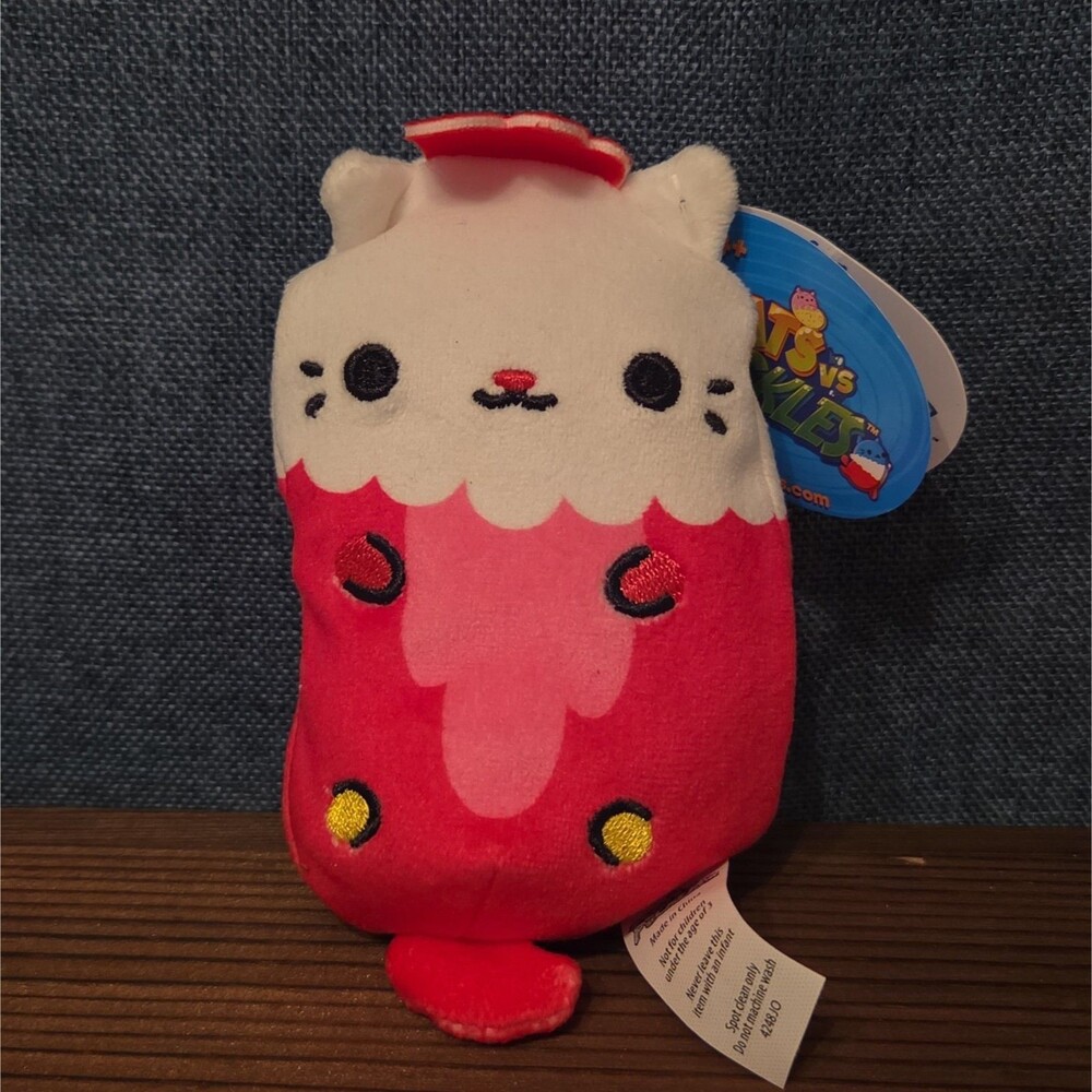 Cats vs Pickles Pawberry Purr-fait #141 Bean Plush 4"